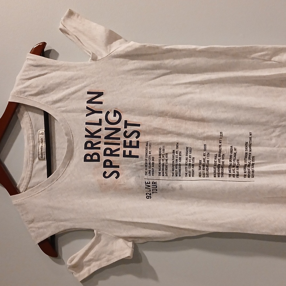 Abercrombie & Fitch, tee, size L, cream color.
